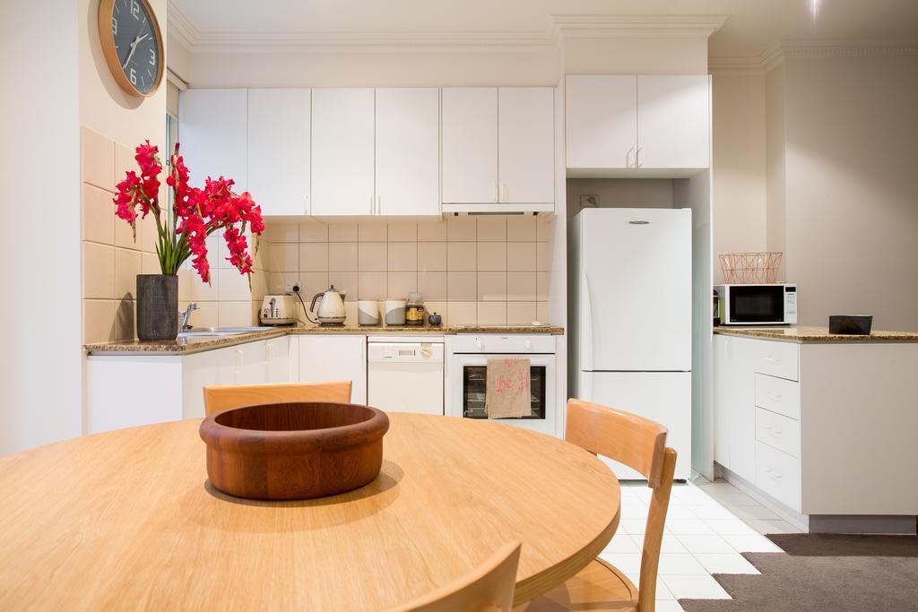 1 Exhibition Apartment Hotel Мелбърн Стая снимка